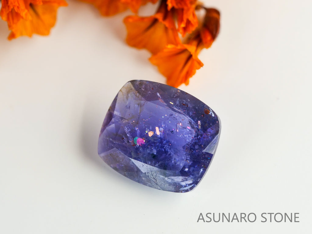 ブラッドショットアイオライト　クッションカット　インド産　　1.37ct【231108-1742】