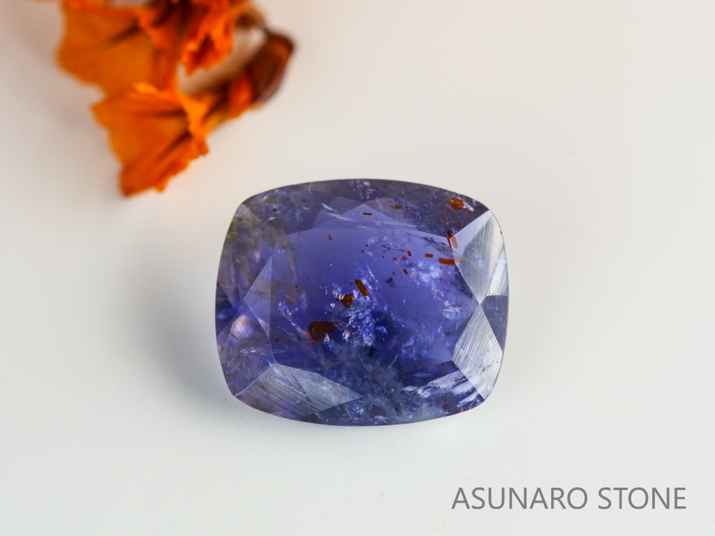 ブラッドショットアイオライト　クッションカット　インド産　　1.37ct【231108-1742】