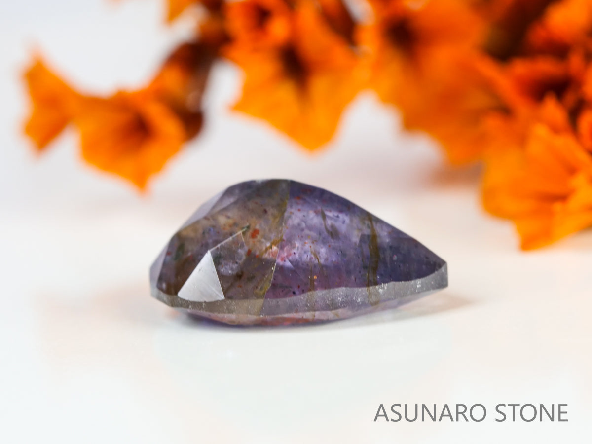 ブラッドショットアイオライト　ペアシェイプ　インド産　　1.53ct【231108-1750】