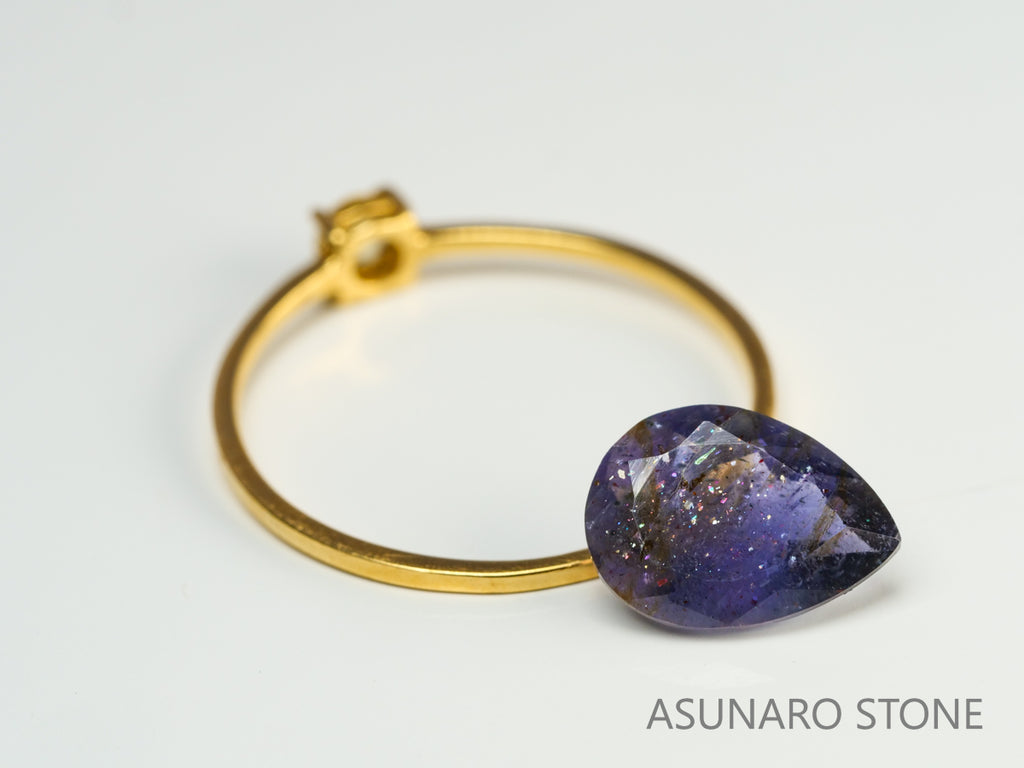 ブラッドショットアイオライト　ペアシェイプ　インド産　　1.53ct【231108-1750】