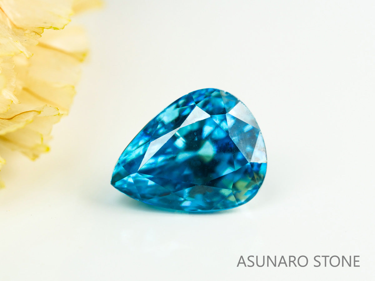 ブルージルコン　ラタナキリブルー　ペアシェイプ　2.69ct　カンボジア産　【231010-1859】