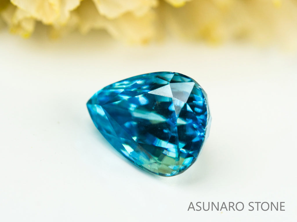 ブルージルコン　ラタナキリブルー　ペアシェイプ　2.69ct　カンボジア産　【231010-1859】