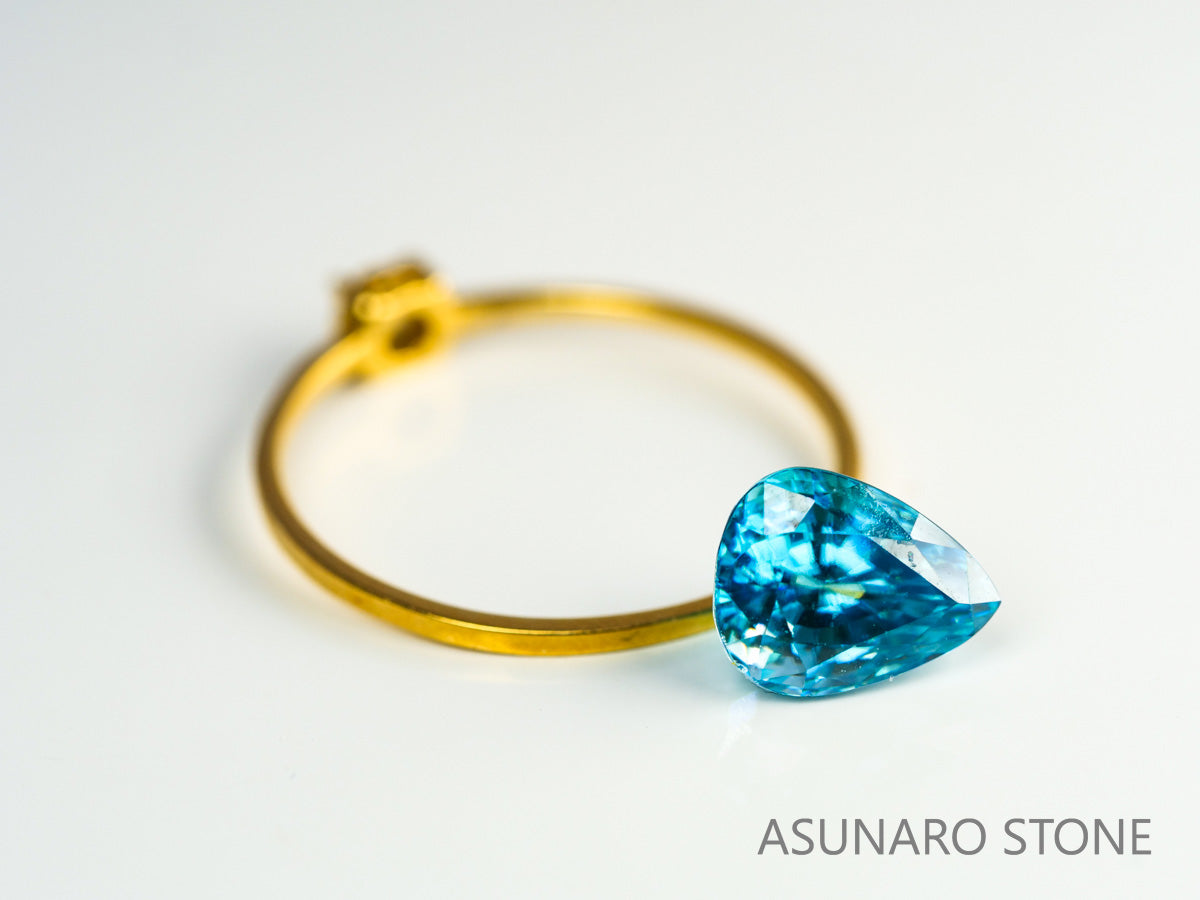 ブルージルコン ラタナキリブルー ペアシェイプ 2.69ct カンボジア産