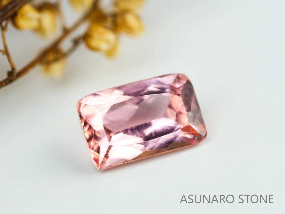 インペリアルトパーズ　エメラルドカット　0.53ct　ブラジル産　【231010-1844】