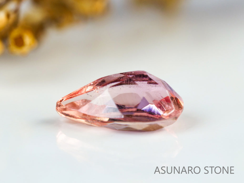 インペリアルトパーズ　ペアシェイプ　0.38ct　ブラジル産　【231010-1845】