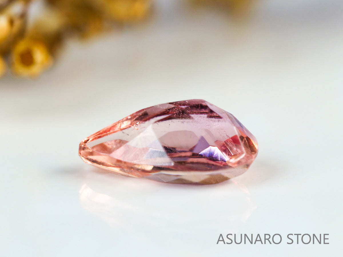 インペリアルトパーズ　ペアシェイプ　0.38ct　ブラジル産　【231010-1845】