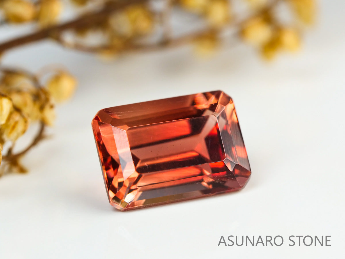 オレゴンサンストーン　エメラルドカット　アメリカ産 　1.10ct【231010-1847】