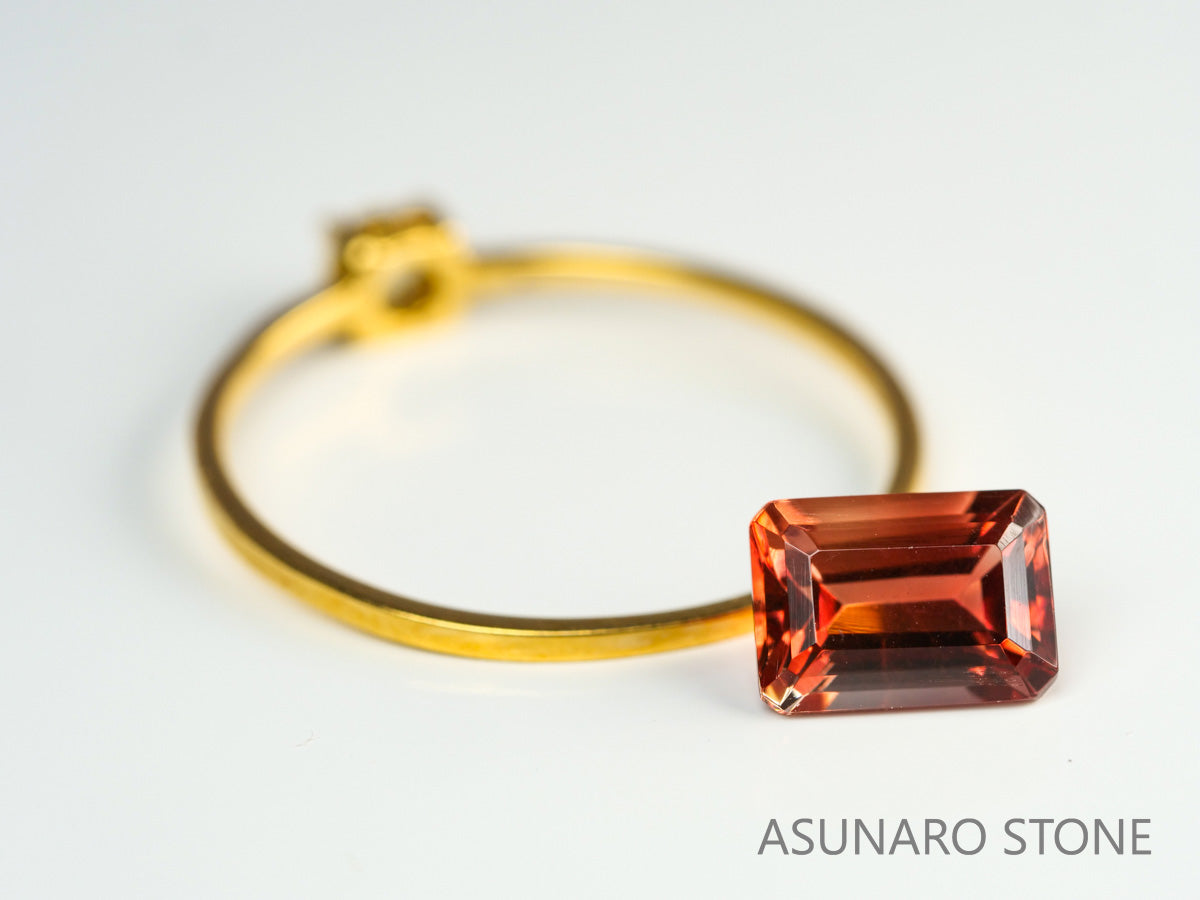 オレゴンサンストーン　エメラルドカット　アメリカ産 　1.10ct【231010-1847】