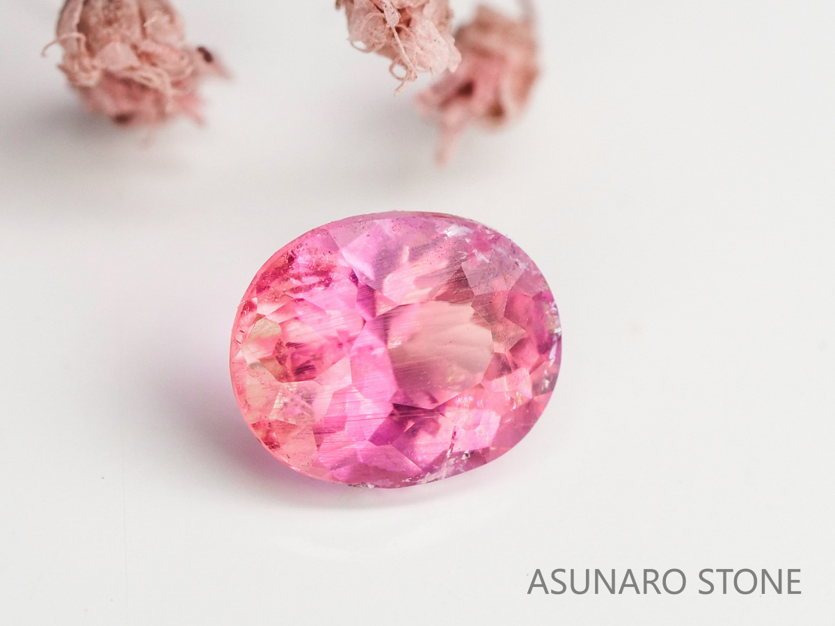 ペツォッタイト　オーバルカット　マダガスカル産 　0.37ct　日独【231218-1958】