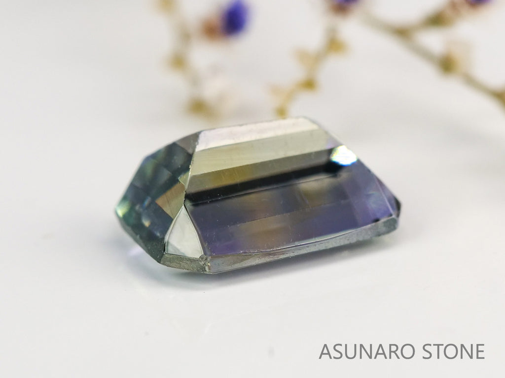 パーティーカラータンザナイト　エメラルドカット　タンザニア産　　1.38ct【240205-1984】