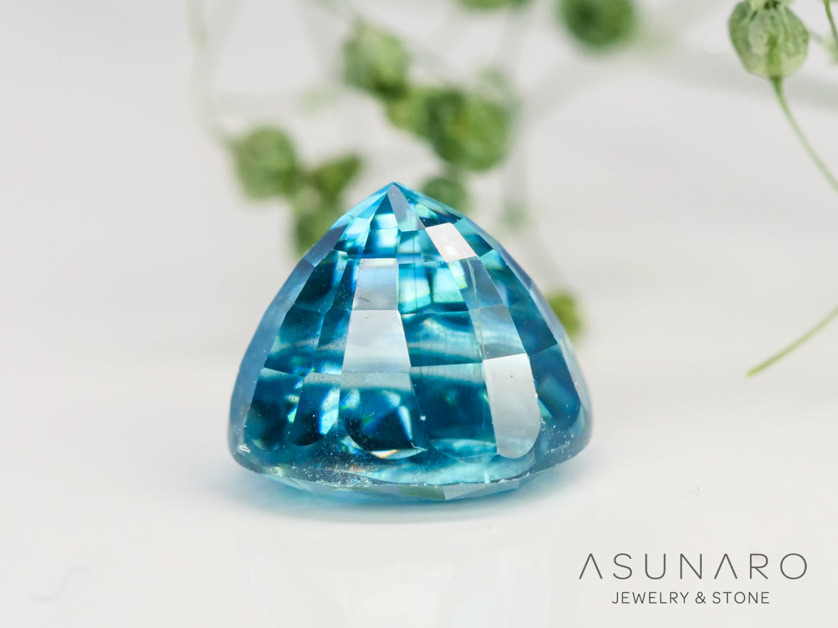 ブルージルコン　ラタナキリブルー　クッションカット　2.64ct　カンボジア産　【240502-1991】