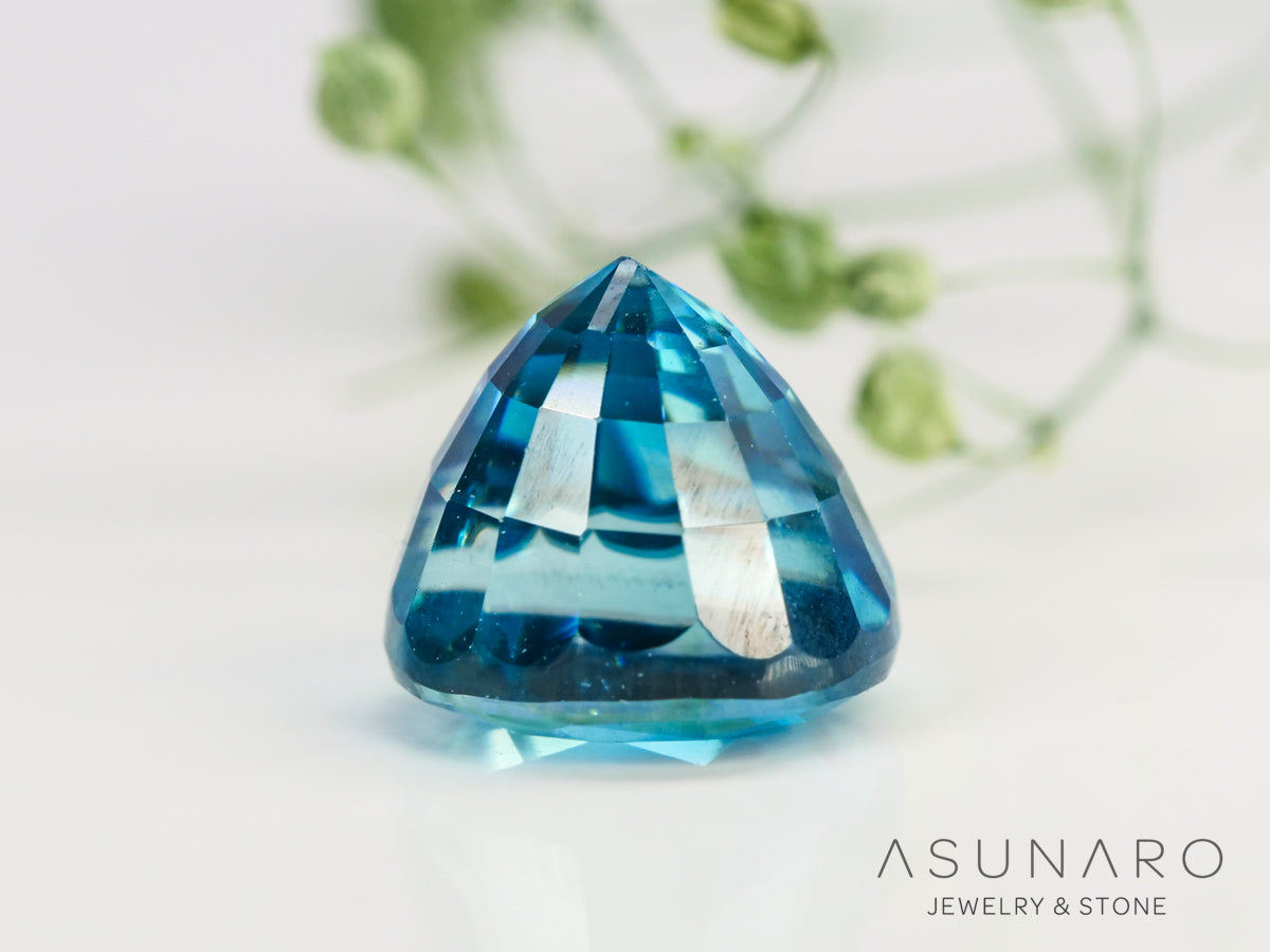 ブルージルコン　ラタナキリブルー　クッションカット　2.61ct　カンボジア産　【240502-1992】