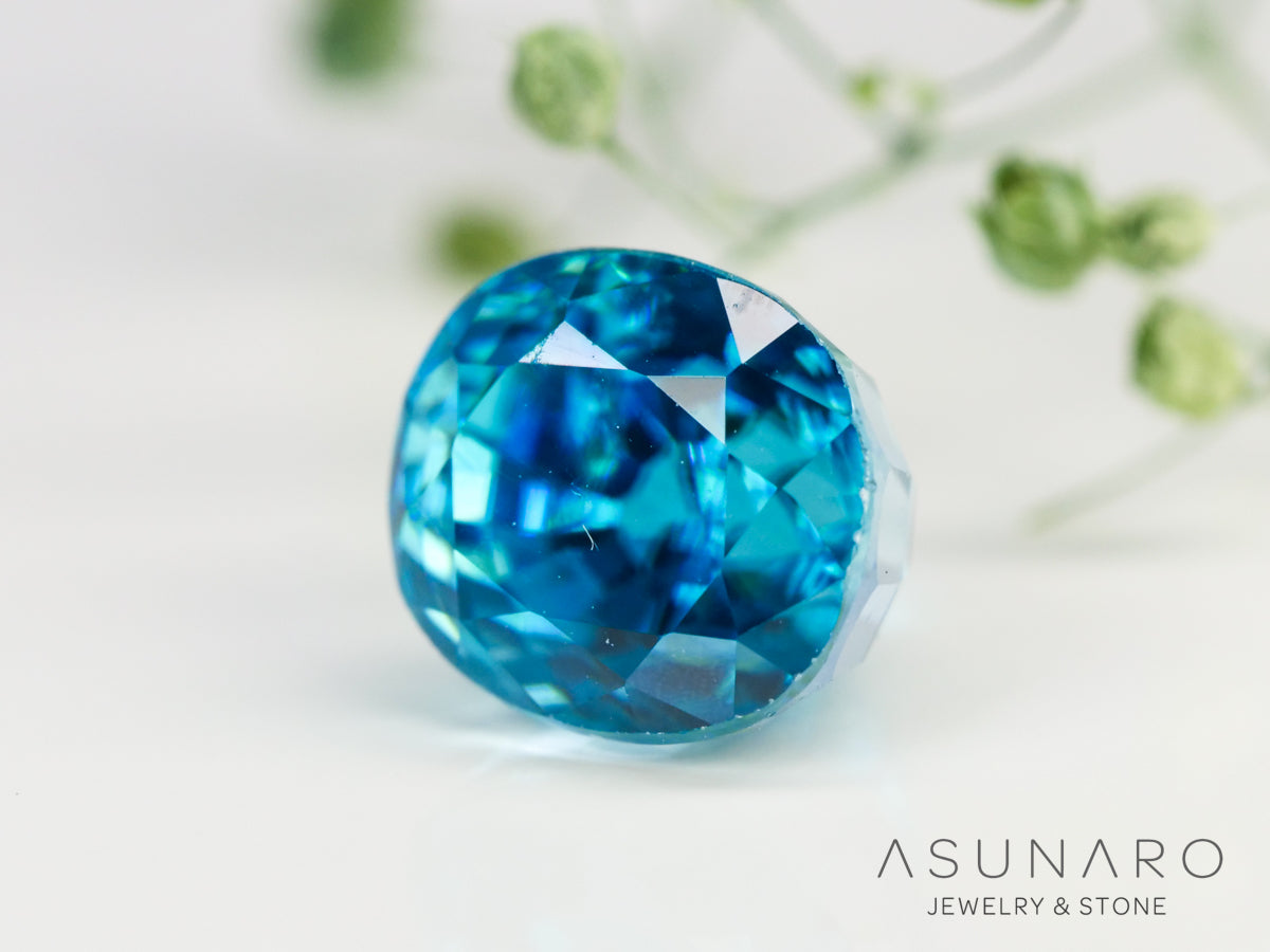 ブルージルコン　ラタナキリブルー　クッションカット　2.52ct　カンボジア産　【240502-1993】