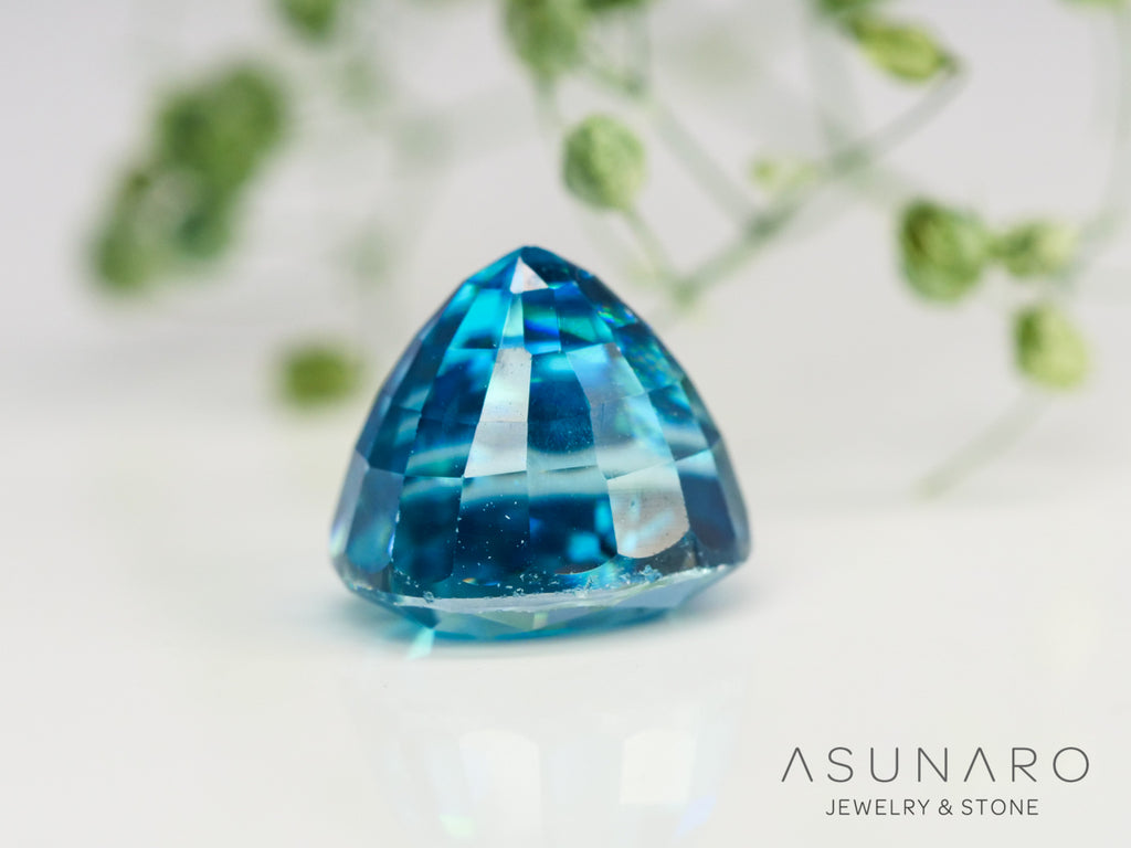 ブルージルコン　ラタナキリブルー　クッションカット　2.52ct　カンボジア産　【240502-1993】