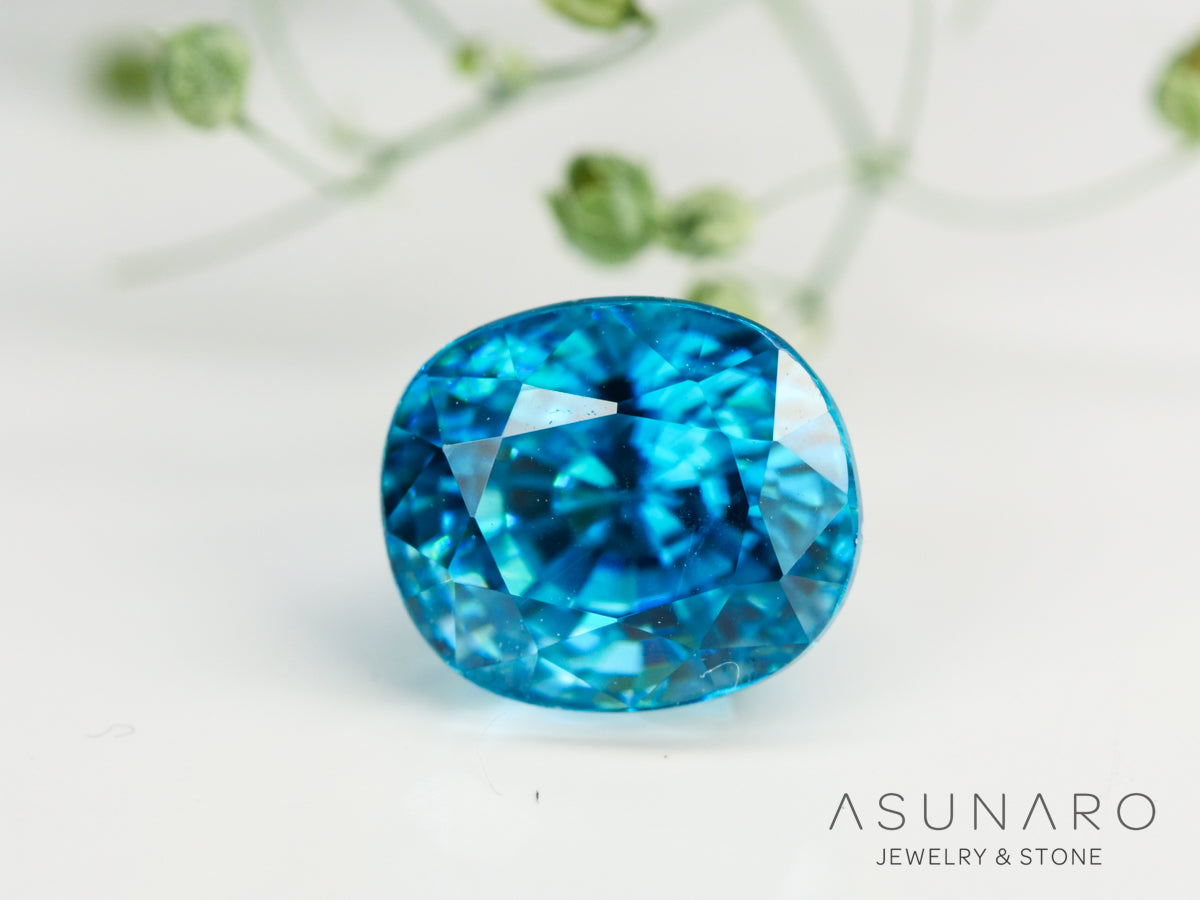 ブルージルコン　ラタナキリブルー　クッションカット　2.49ct　カンボジア産　【240502-1994】