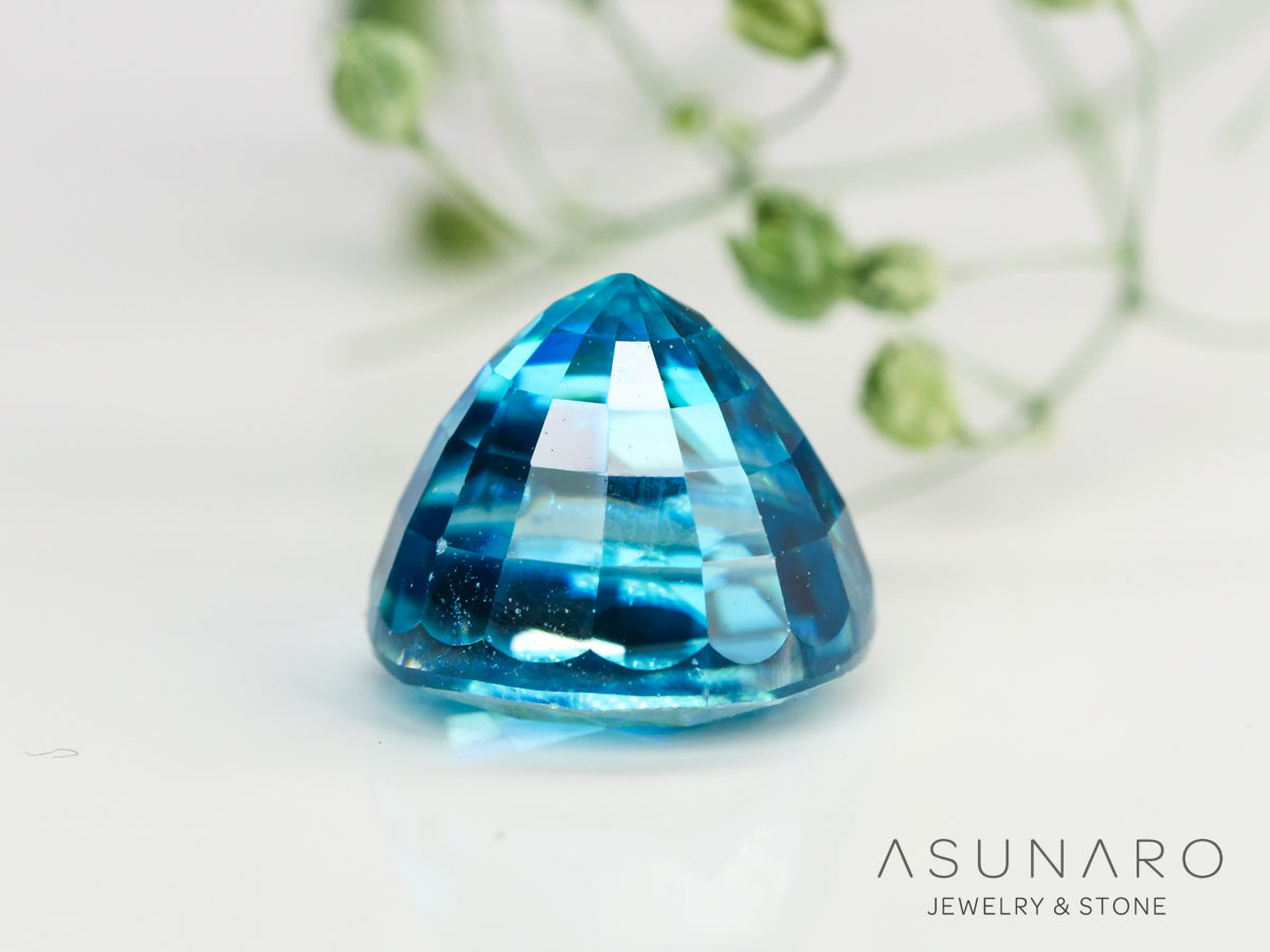 ブルージルコン　ラタナキリブルー　クッションカット　2.49ct　カンボジア産　【240502-1994】