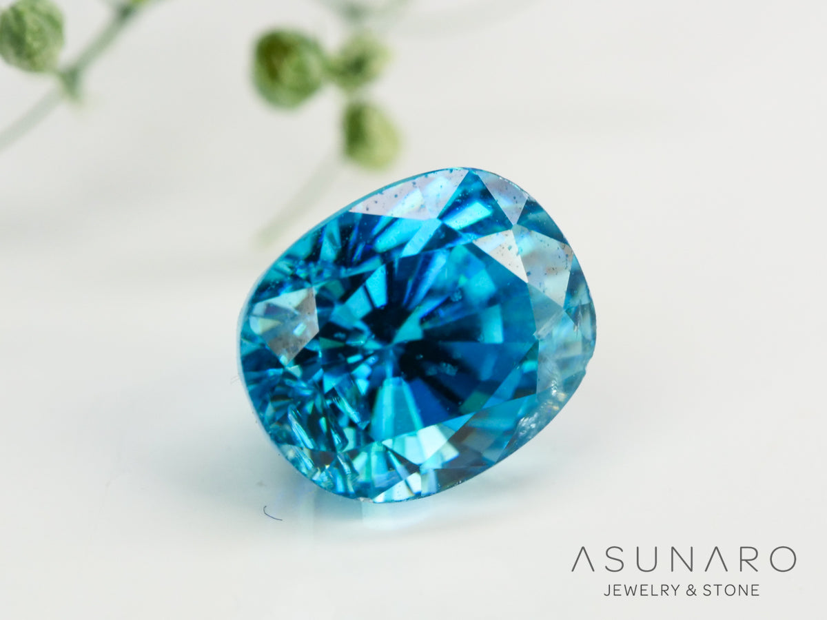 ブルージルコン　ラタナキリブルー　クッションカット　2.56ct　カンボジア産　【240502-1995】