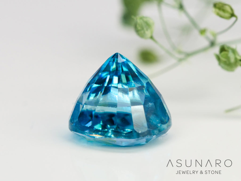 ブルージルコン　ラタナキリブルー　クッションカット　2.56ct　カンボジア産　【240502-1995】