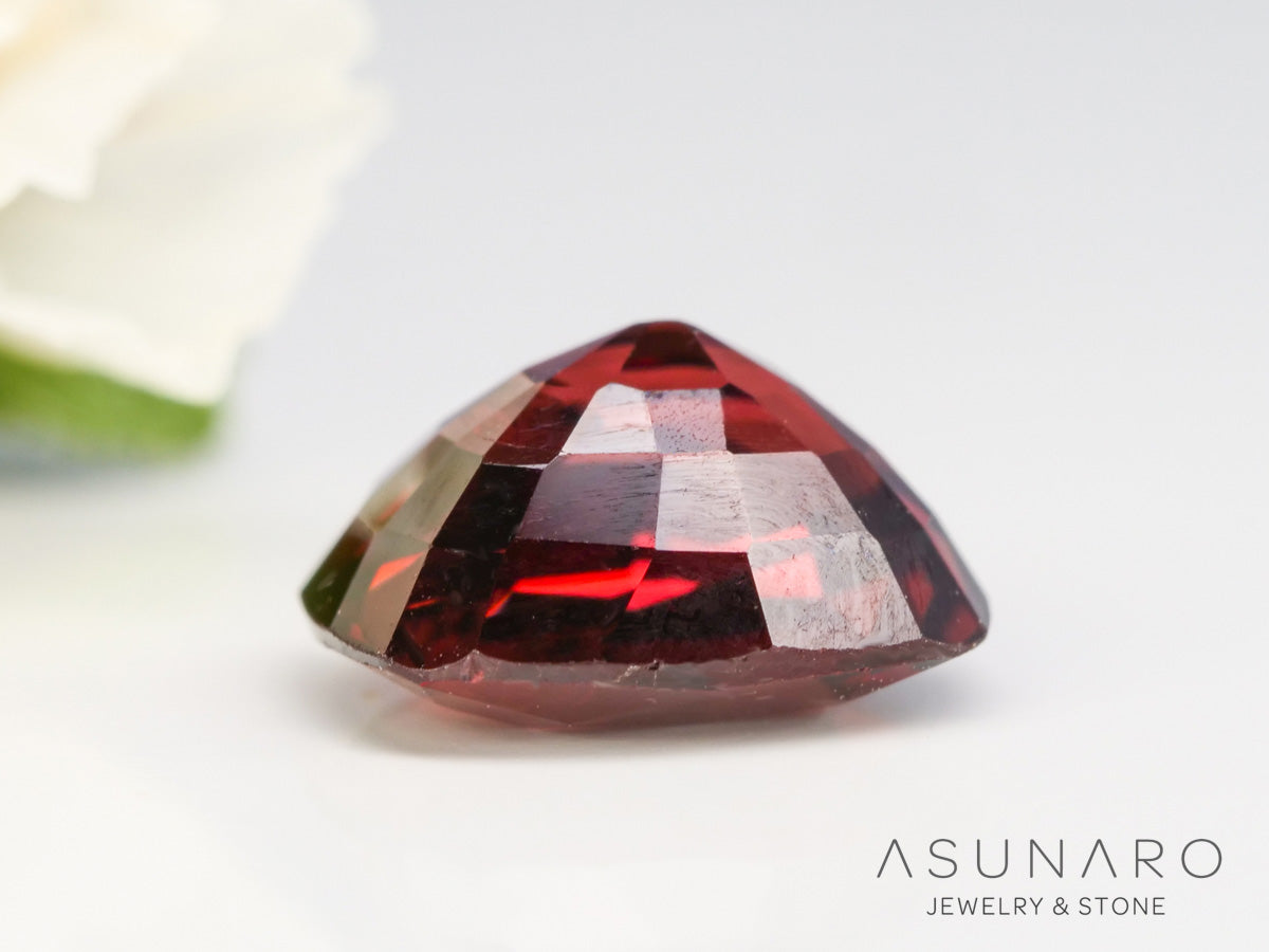 高品質レッドスピネル クッションカット スリランカ産 1.26ct 【240502