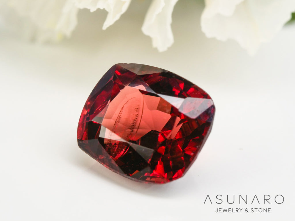 高品質レッドスピネル 　クッションカット　スリランカ産　1.26ct　【240502-2010】