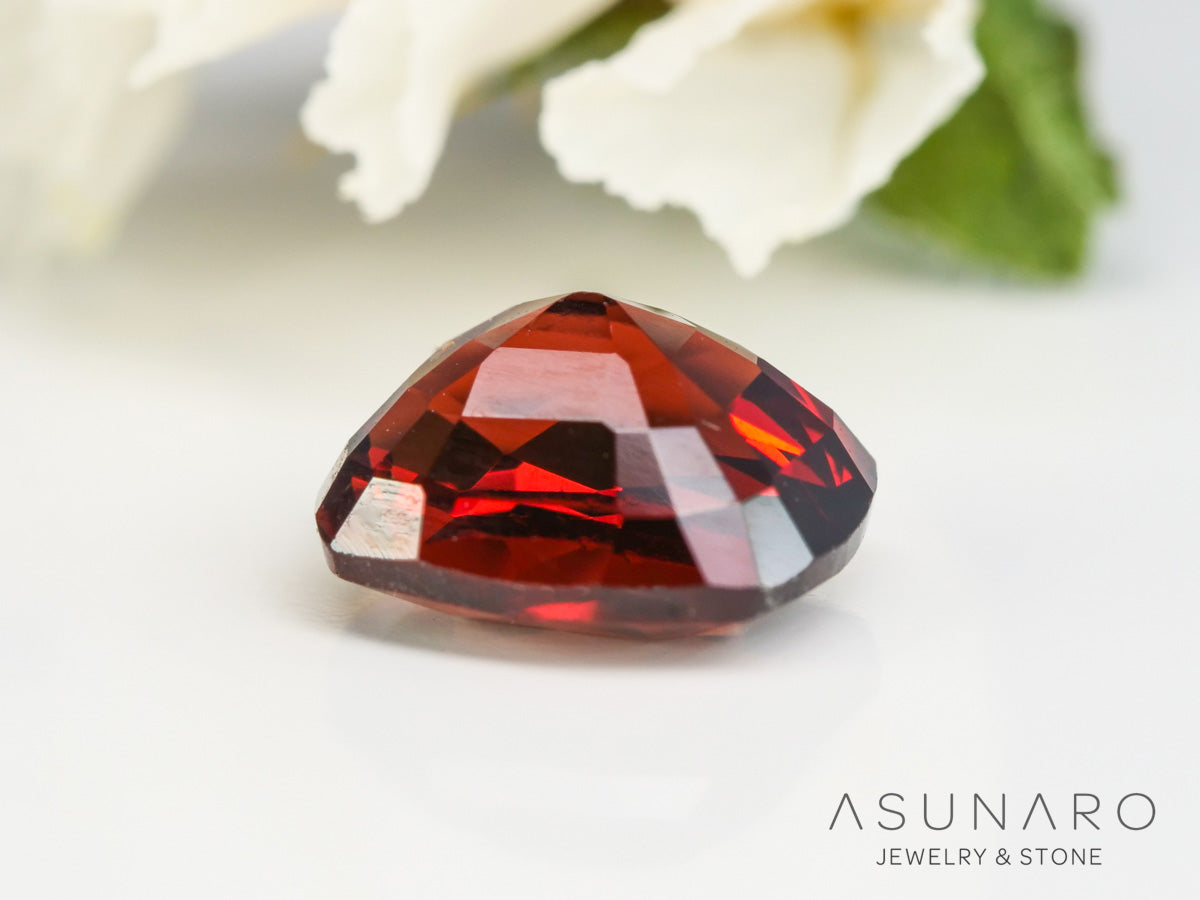 高品質レッドスピネル 　クッションカット　スリランカ産　1.27ct　【240502-2011】