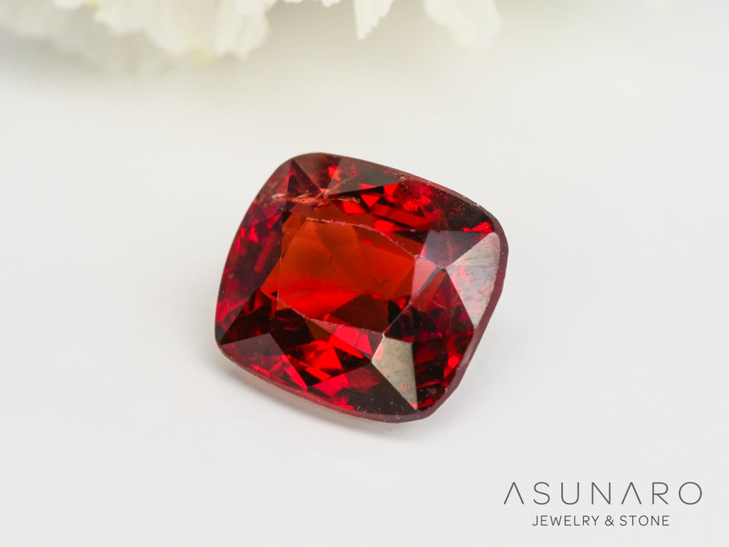高品質レッドスピネル 　クッションカット　スリランカ産　1.11ct　【240502-2012】