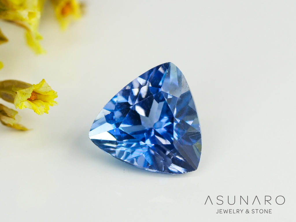 インペリアルブルーアパタイト　トリリアントカット　 マダガスカル産　0.94ct　【240312-2073】