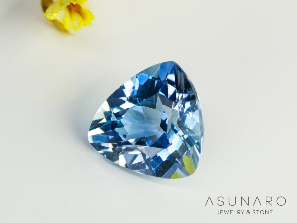 インペリアルブルーアパタイト　トリリアントカット　 マダガスカル産　1.00ct　【240312-2074】