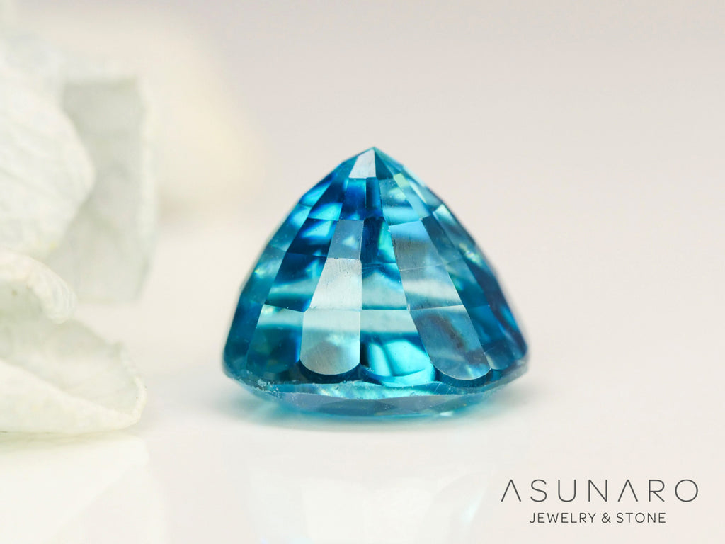 ブルージルコン　ラタナキリブルー　クッションカット　2.55ct　カンボジア産　【240502-2090】