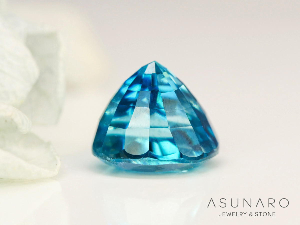 ブルージルコン　ラタナキリブルー　クッションカット　2.55ct　カンボジア産　【240502-2090】