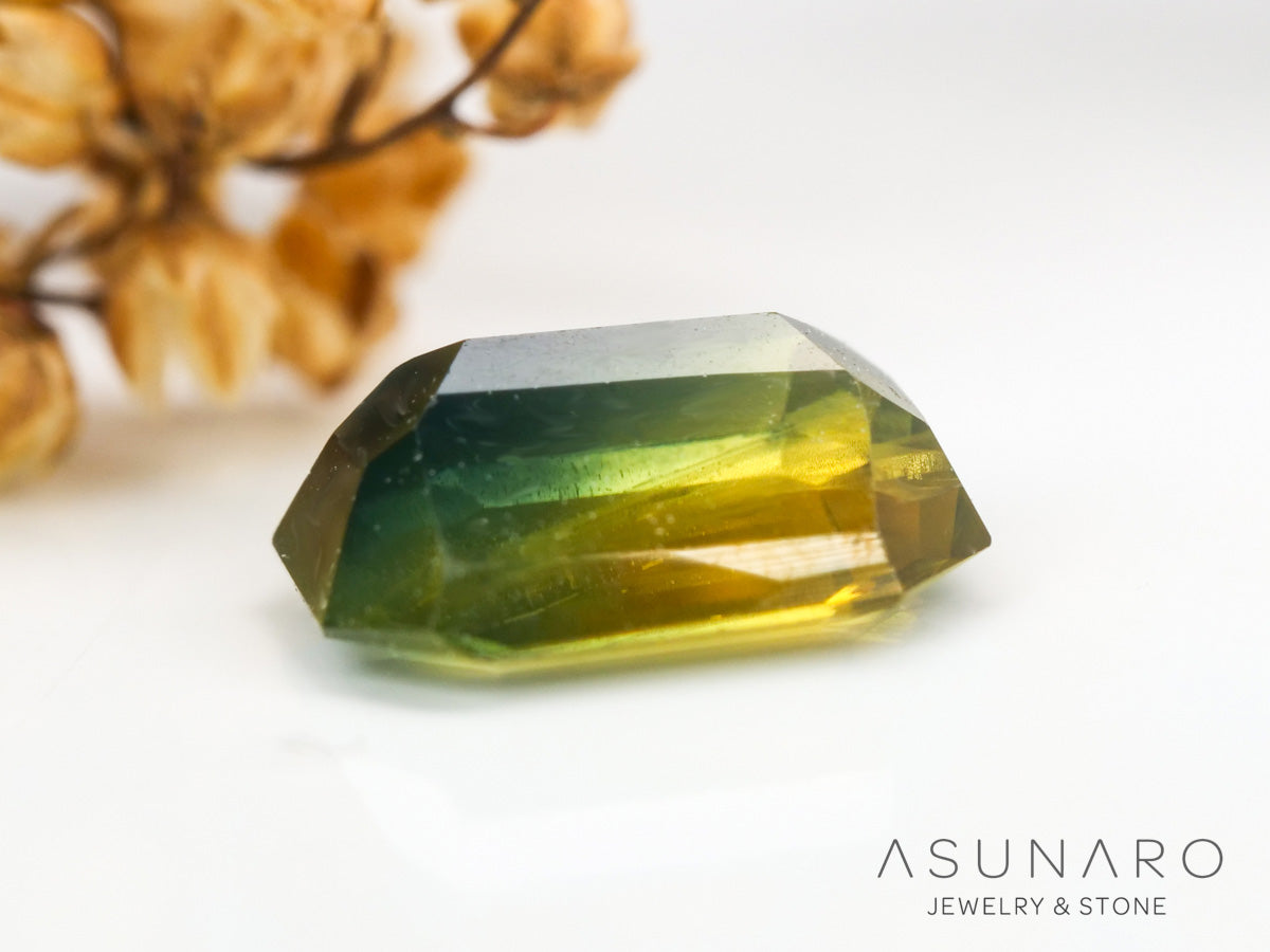 バイカラーサファイア 　エメラルドカット　 スリランカ産　0.56ct【240401-2118】