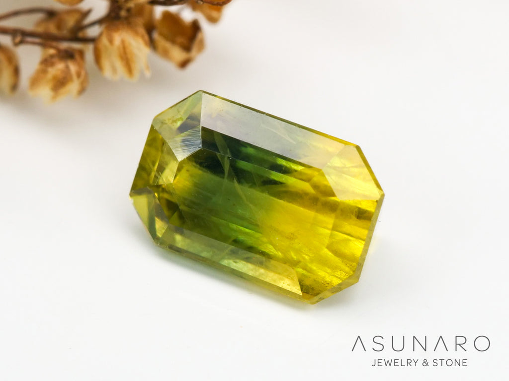 バイカラーサファイア 　エメラルドカット　 スリランカ産　0.88ct【240401-2119】