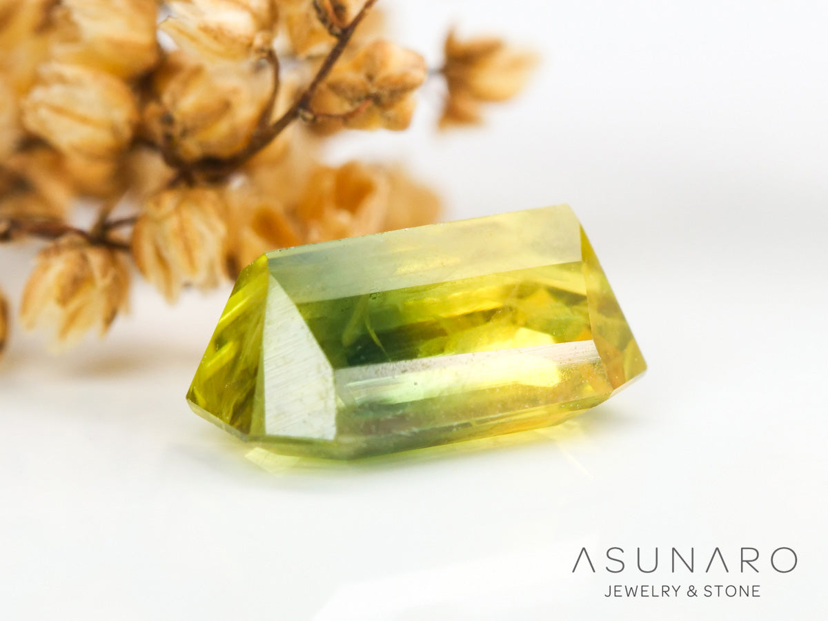 バイカラーサファイア 　エメラルドカット　 スリランカ産　0.88ct【240401-2119】