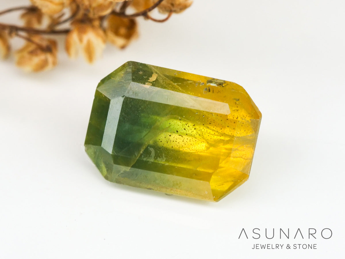 バイカラーサファイア 　エメラルドカット　 スリランカ産　0.90ct【240401-2124】