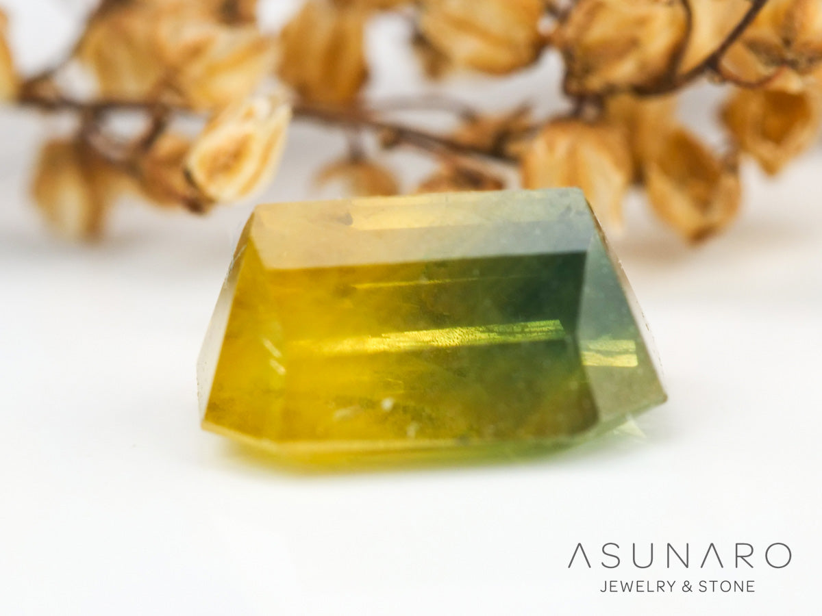 バイカラーサファイア 　エメラルドカット　 スリランカ産　0.90ct【240401-2124】