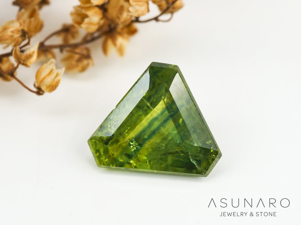 バイカラーサファイア 　トリリアントカット　 スリランカ産　0.82ct【240401-2125】