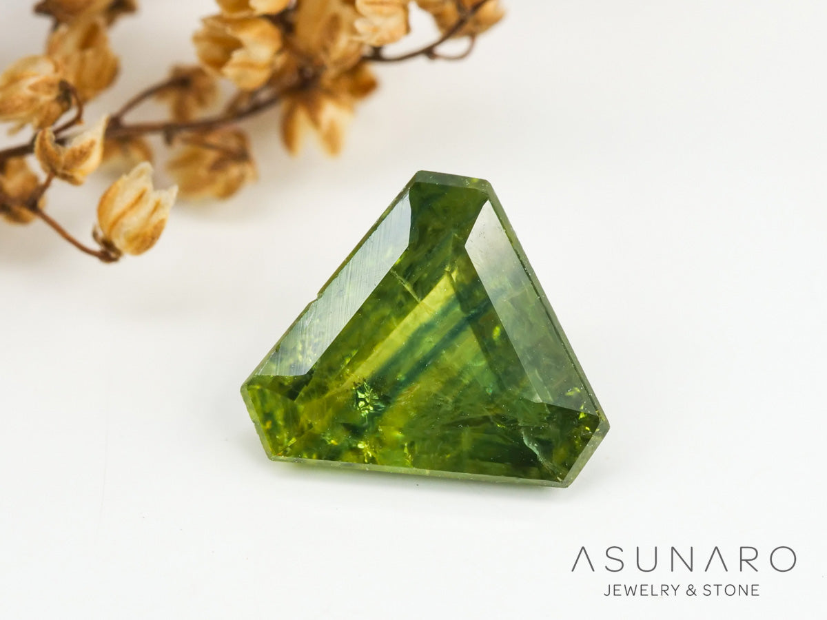 バイカラーサファイア 　トリリアントカット　 スリランカ産　0.82ct【240401-2125】