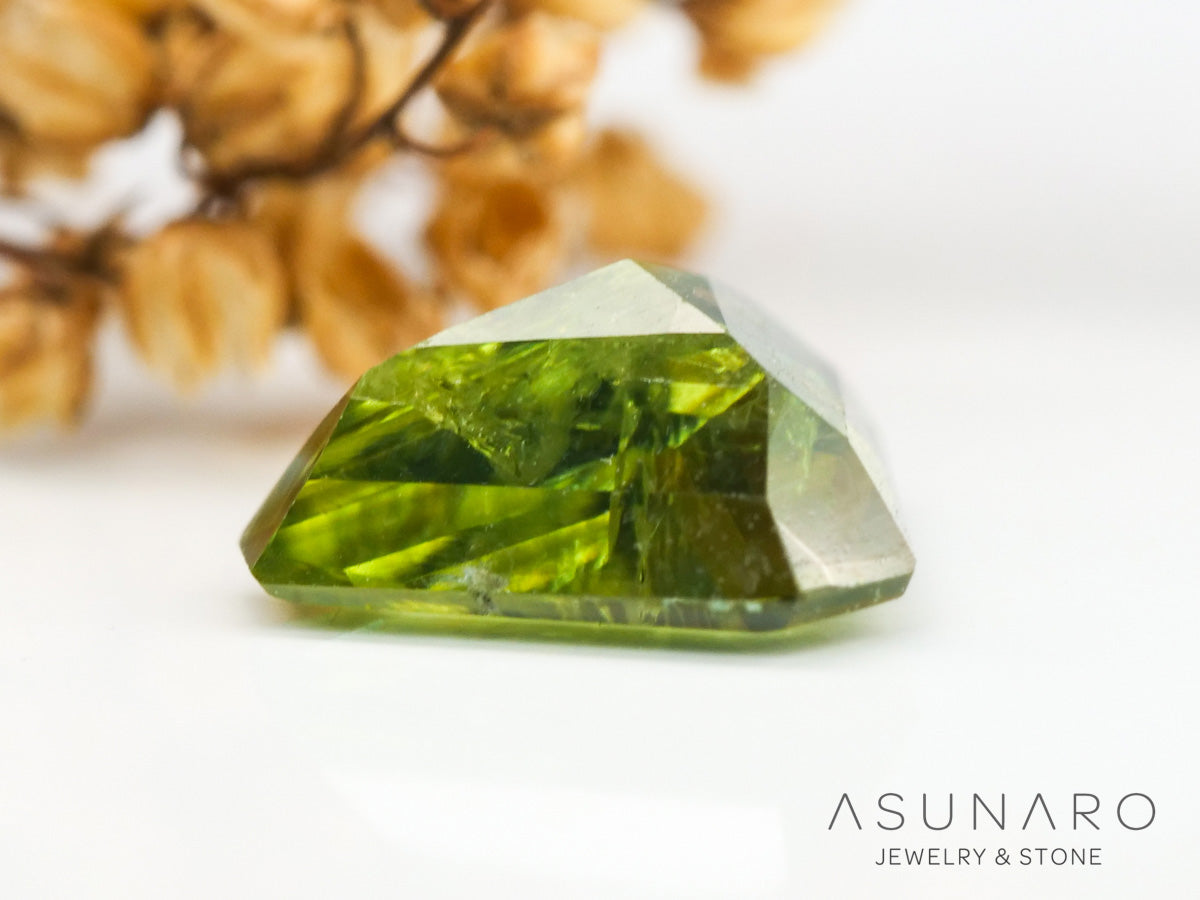 バイカラーサファイア 　トリリアントカット　 スリランカ産　0.82ct【240401-2125】