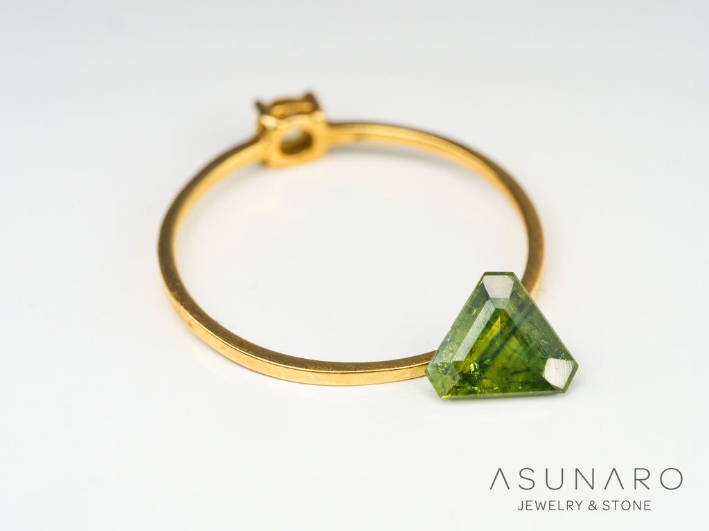 バイカラーサファイア 　トリリアントカット　 スリランカ産　0.82ct【240401-2125】