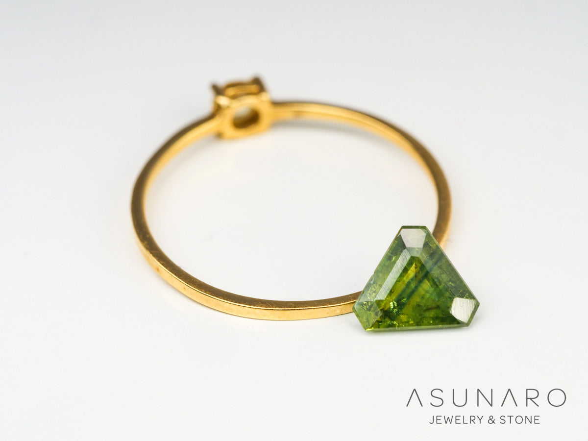 バイカラーサファイア 　トリリアントカット　 スリランカ産　0.82ct【240401-2125】