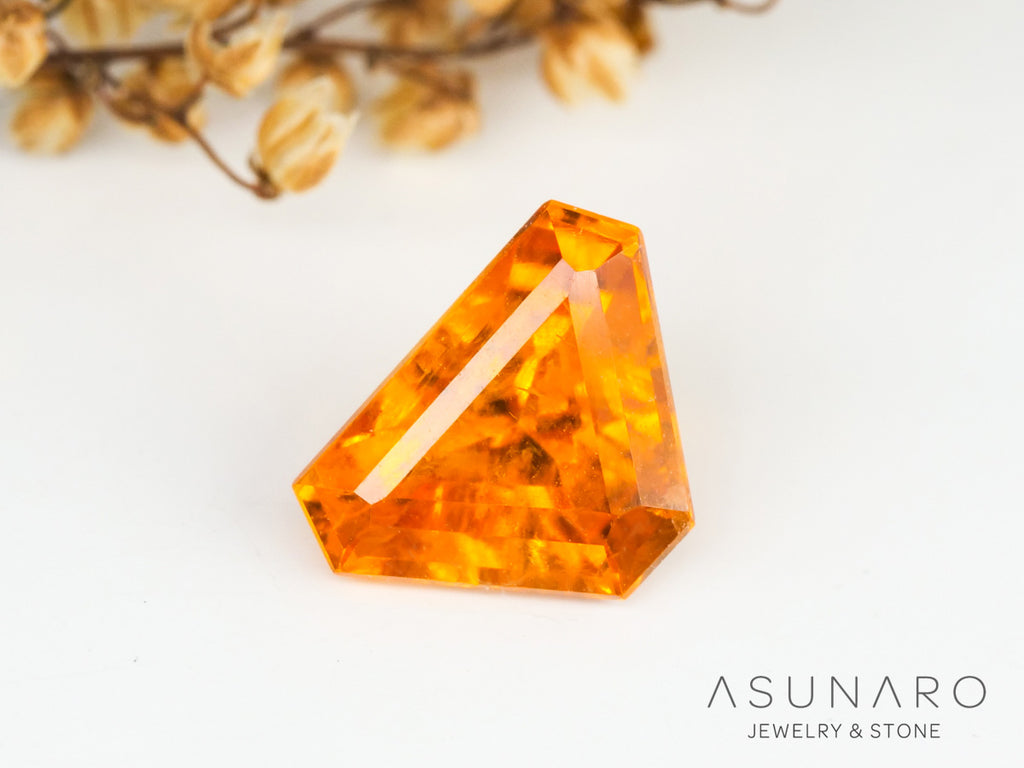 バイカラーサファイア 　トリリアントカット　 スリランカ産　0.74ct【240401-2127】