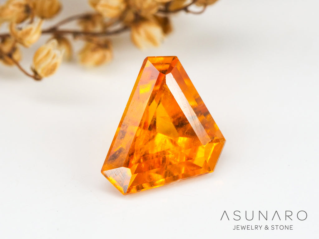 バイカラーサファイア 　トリリアントカット　 スリランカ産　0.74ct【240401-2127】