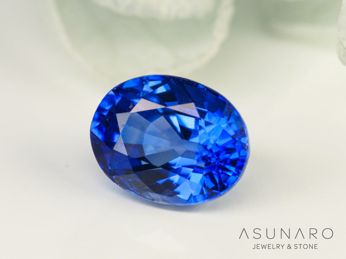 ロイヤルブルーサファイア オーバルカット スリランカ産 0.82ct 鑑別