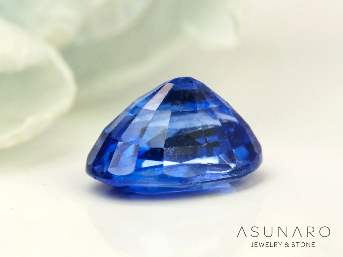 ロイヤルブルーサファイア オーバルカット スリランカ産 0.82ct 鑑別