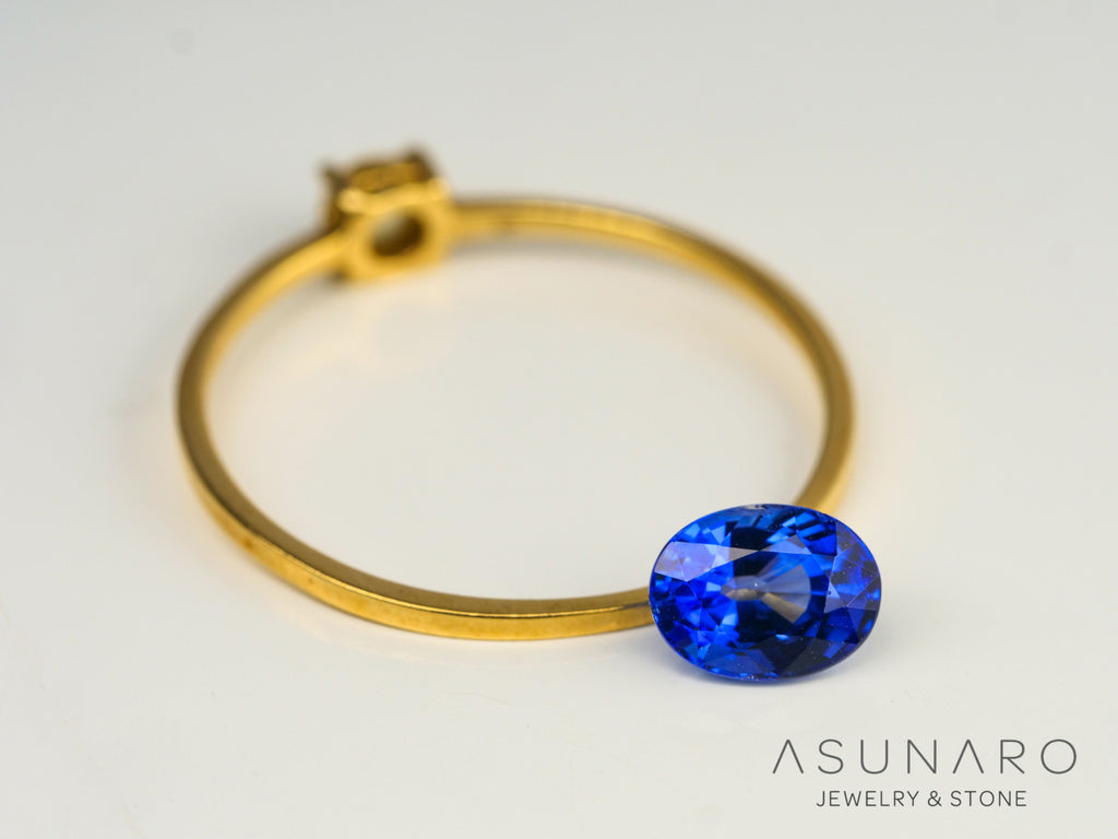 ロイヤルブルーサファイア 　オーバルカット スリランカ産　0.82ct　鑑別書付【240507-2133】