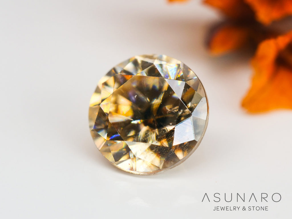 バイカラーキャシテライト  ラウンドカット　ビルマ産 　0.86ct　【240404-2138】