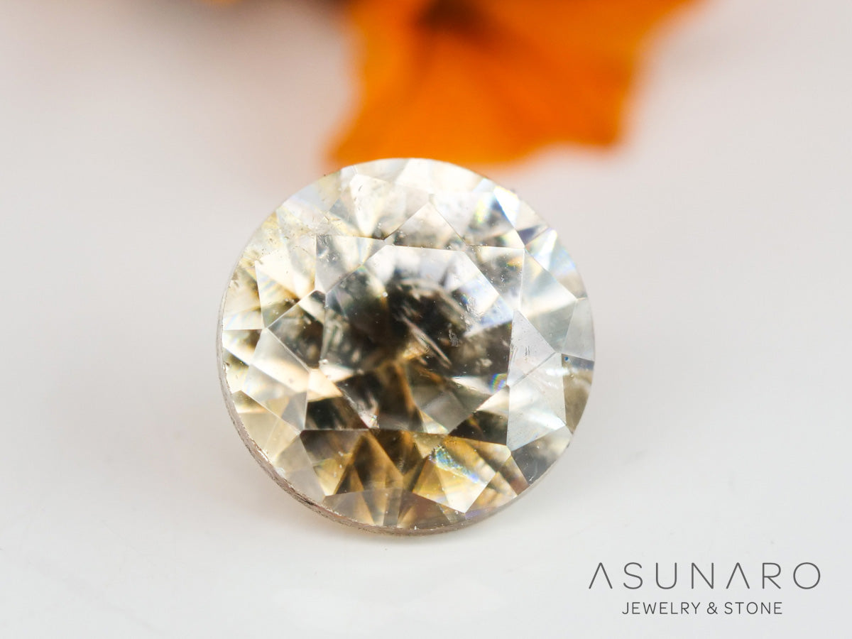 バイカラーキャシテライト  ラウンドカット　ビルマ産 　0.57ct　【240404-2146】