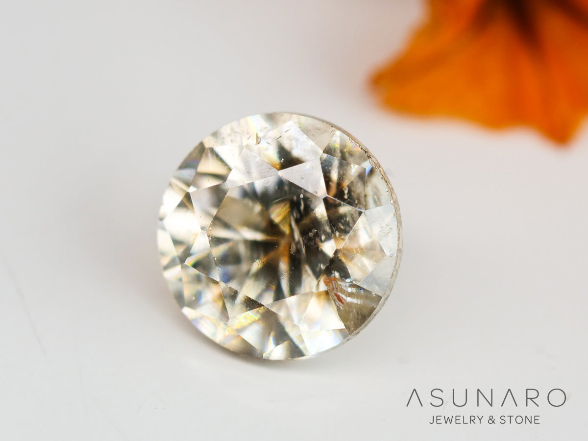 バイカラーキャシテライト  ラウンドカット　ビルマ産 　0.57ct　【240404-2146】