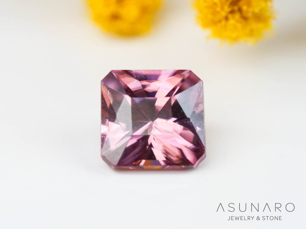 ピンクジルコン　クッションカット　0.67ct　カンボジア産　【240802-2290】