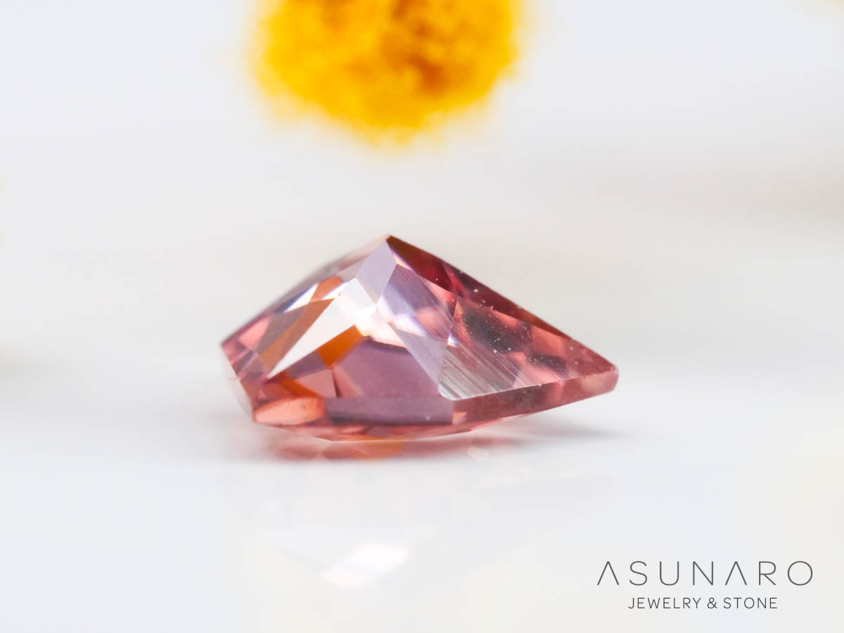 ピンクジルコン　ヘキサゴンカット　0.59ct　カンボジア産　【240802-2291】